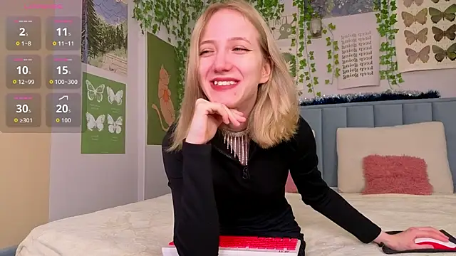 Snapshot of EmmaNovak chatting on December 22, 2025, 12:49 pm EmmaNovak online show from December 22, 2025, 12:49 pm