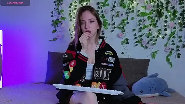 EmmaNovak online show from April 26, 2026, 8:17 pm