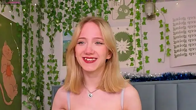 Snapshot of EmmaNovak chatting on January 6, 2026, 1:04 pm EmmaNovak online show from January 6, 2026, 1:04 pm