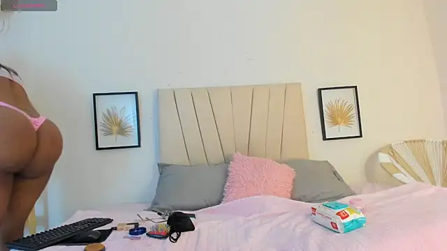  Miaa khalifa  online show from February 25, 2026, 12:27 pm