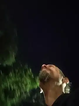 Snapshot of maxpowers84 chatting on November 4, 2025, 12:25 am maxpowers84 online show from November 4, 2025, 12:25 am