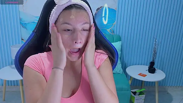 Snapshot of Cami_Boobss chatting on December 14, 2025, 12:11 pm Cami Boobss online show from December 14, 2025, 12:11 pm