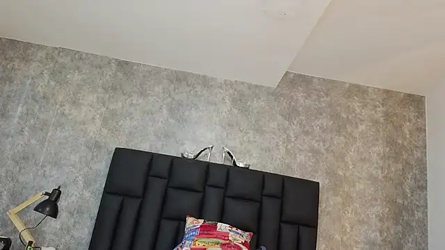 crystaldarliing online show from March 27, 2026, 3:02 pm