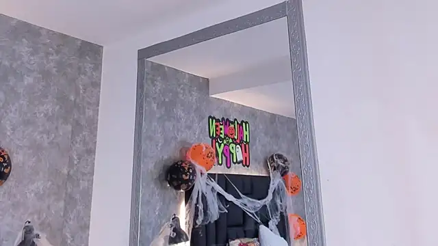 Snapshot of crystaldarliing chatting on October 28, 2025, 3:44 pm crystaldarliing online show from October 28, 2025, 3:44 pm