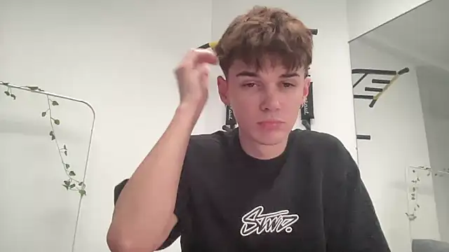 Snapshot of Milk_Guy chatting on November 6, 2025, 12:42 pm Milk Guy online show from November 6, 2025, 12:42 pm