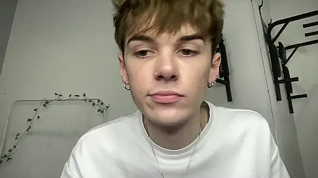 Snapshot of Milk_Guy chatting on December 2, 2025, 2:52 pm Milk Guy online show from December 2, 2025, 2:52 pm