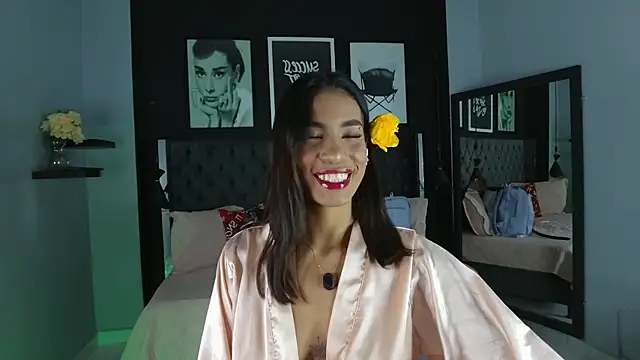 kitty collins  online show from November 24, 2025, 11:54 am