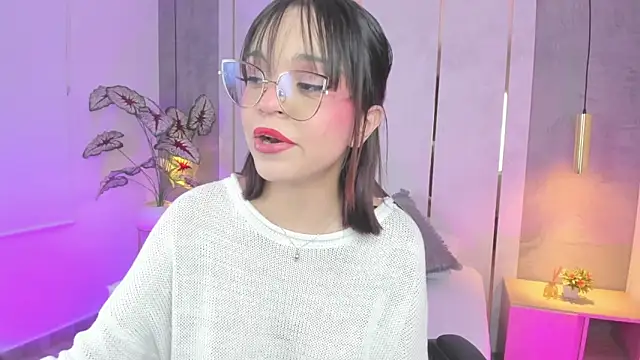 Clara Luu online show from May 22, 2026, 3:37 am