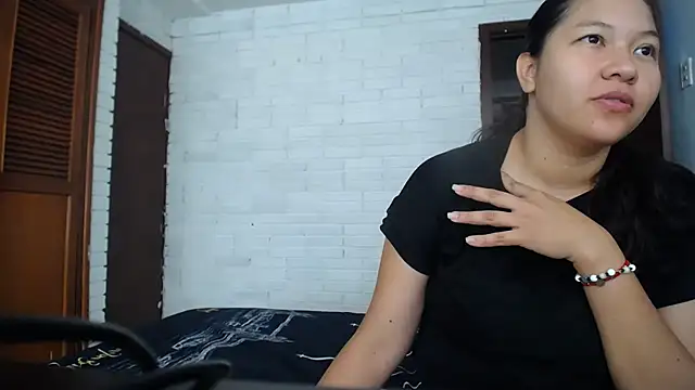 Snapshot of Naia_Stant chatting on September 28, 2025, 2:02 pm Naia Stant online show from September 28, 2025, 2:02 pm