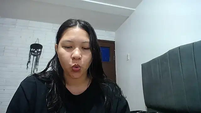 Snapshot of Naia_Stant chatting on October 9, 2025, 10:21 pm Naia Stant online show from October 9, 2025, 10:21 pm