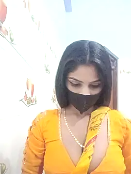 Hot-Soniya733 online show from November 3, 2025, 7:17 pm