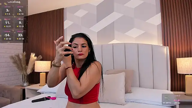 Snapshot of Mommy_Naughty chatting on October 29, 2025, 11:09 am Mommy Naughty online show from October 29, 2025, 11:09 am