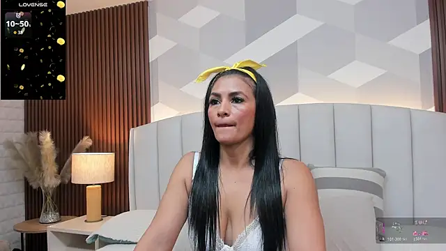 Snapshot of Mommy_Naughty chatting on December 15, 2025, 11:16 am Mommy Naughty online show from December 15, 2025, 11:16 am