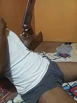 Snapshot of krakenslut chatting on July 6, 2026, 12:06 am krakenslut online show from July 6, 2026, 12:06 am