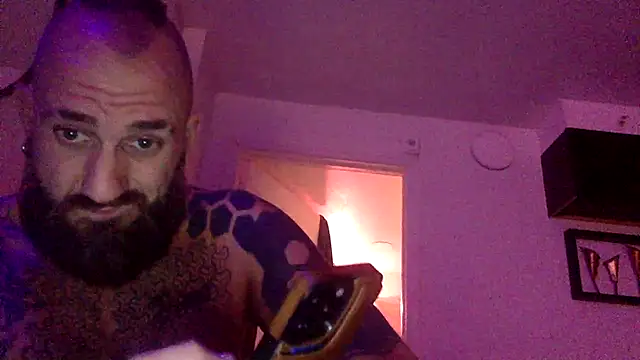 Snapshot of Bearlyfuckinglogan chatting on July 8, 2026, 2:46 am Bearlyfuckinglogan online show from July 8, 2026, 2:46 am