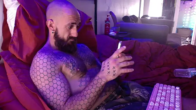 Snapshot of Bearlyfuckinglogan chatting on August 3, 2026, 1:50 pm Bearlyfuckinglogan online show from August 3, 2026, 1:50 pm