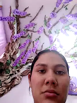 Snapshot of burbuja02 chatting on November 8, 2025, 2:20 pm burbuja02 online show from November 8, 2025, 2:20 pm