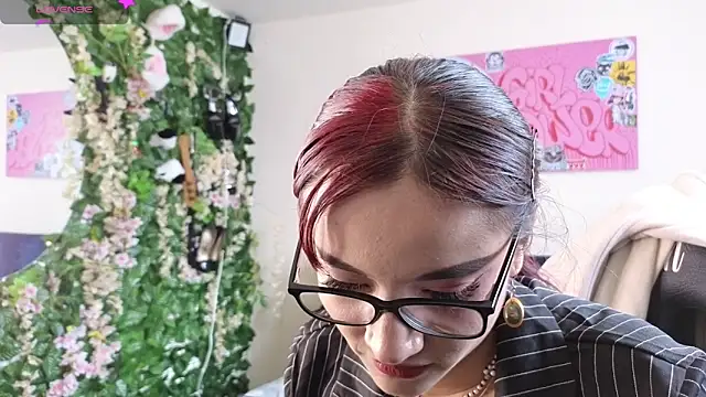 MiaVelvetDoll online show from February 11, 2026, 2:39 pm