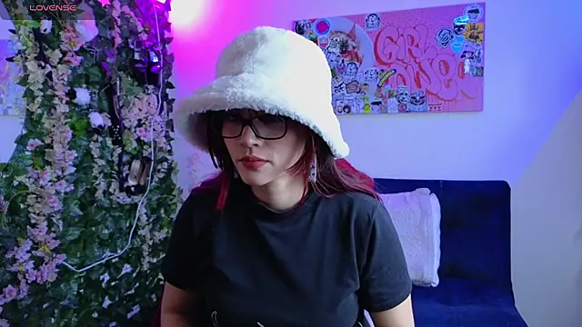 MiaVelvetDoll online show from February 20, 2026, 2:41 pm