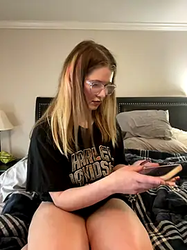 Snapshot of Riley_ray69 chatting on December 2, 2025, 5:58 pm Riley ray69 online show from December 2, 2025, 5:58 pm