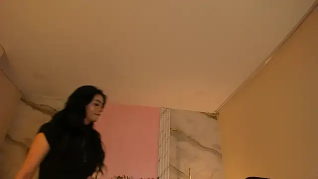 Snapshot of EmmaStonns chatting on April 24, 2026, 1:24 pm EmmaStonns online show from April 24, 2026, 1:24 pm
