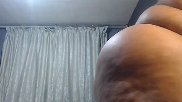 Snapshot of SEXYHUGEASS21 chatting on May 3, 2026, 3:48 pm SEXYHUGEASS21 online show from May 3, 2026, 3:48 pm