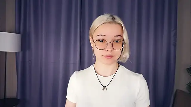 EdaKirkIin online show from November 28, 2025, 5:18 am