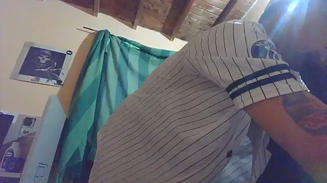 Snapshot of Juuaanp3 chatting on October 28, 2025, 12:37 pm Juuaanp3 online show from October 28, 2025, 12:37 pm