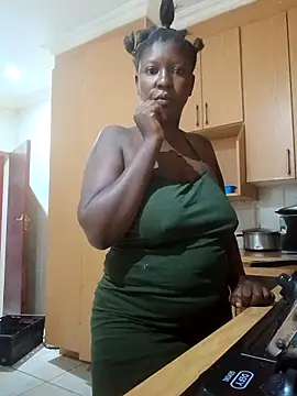 Snapshot of DarkQueen_94 chatting on November 28, 2025, 5:07 am DarkQueen 94 online show from November 28, 2025, 5:07 am