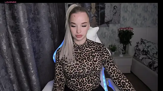 KiraKrox online show from September 8, 2025, 5:23 pm