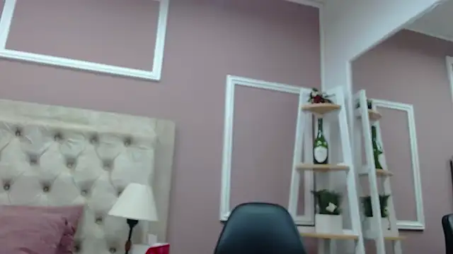 merlyaluna online show from April 3, 2026, 6:14 pm