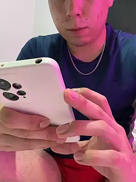 Snapshot of Axel_es chatting on February 5, 2026, 12:39 am Axel es online show from February 5, 2026, 12:39 am