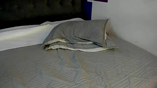 Snapshot of tiiny_emilly chatting on October 22, 2025, 9:35 pm tiiny emilly online show from October 22, 2025, 9:35 pm