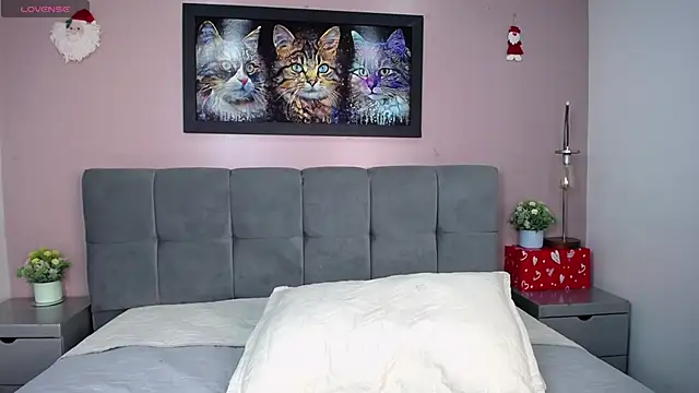 Snapshot of tiiny_emilly chatting on December 2, 2025, 8:10 pm tiiny emilly online show from December 2, 2025, 8:10 pm