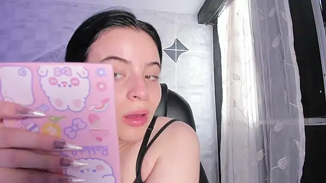 Snapshot of ChannelWhite_ chatting on September 26, 2025, 9:32 pm ChannelWhite online show from September 26, 2025, 9:32 pm