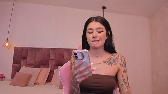 BellaClarck online show from November 24, 2025, 11:16 pm