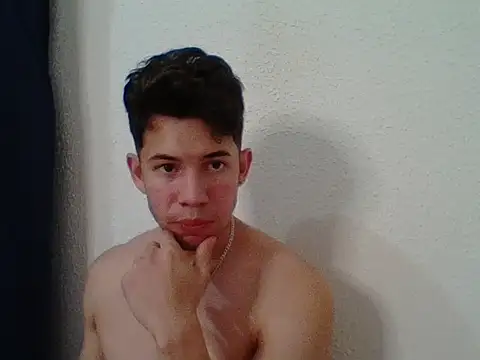 Snapshot of Maxtaylor18 chatting on October 28, 2025, 5:29 am Maxtaylor18 online show from October 28, 2025, 5:29 am