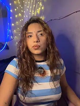 Snapshot of SoftLady_S33 chatting on June 23, 2026, 1:47 am SoftLady S33 online show from June 23, 2026, 1:47 am