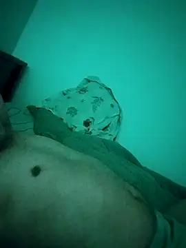 Snapshot of Locote15cm chatting on December 16, 2025, 3:11 am Locote15cm online show from December 16, 2025, 3:11 am