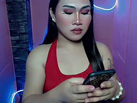 pretty lassy online show from November 12, 2025, 7:12 am