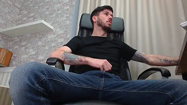 JonahShaw online show from November 19, 2025, 5:18 am