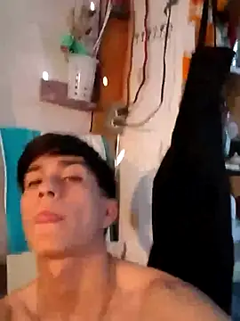 LUISSLEONN0958 online show from September 14, 2025, 5:13 pm