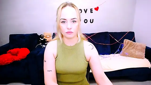 Snapshot of LiluMoon__ chatting on April 24, 2026, 4:20 pm LiluMoon online show from April 24, 2026, 4:20 pm
