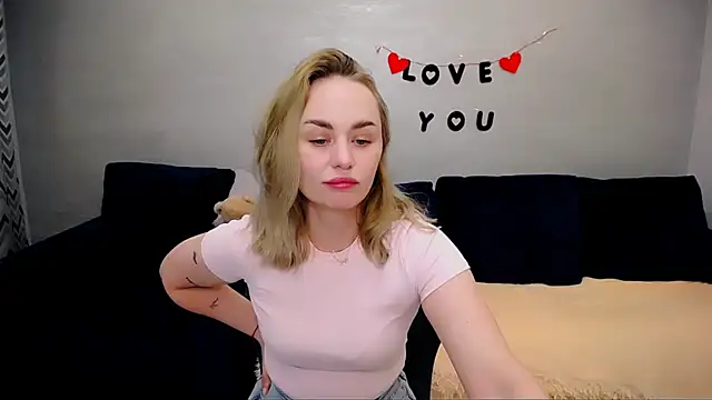 Snapshot of LiluMoon__ chatting on May 12, 2026, 2:56 pm LiluMoon online show from May 12, 2026, 2:56 pm