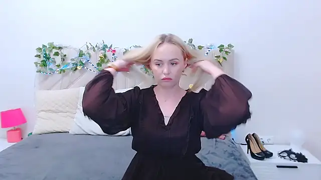 Snapshot of LiluMoon__ chatting on April 21, 2026, 4:02 pm LiluMoon online show from April 21, 2026, 4:02 pm