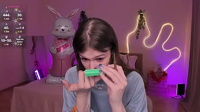 Lisa Blossom online show from April 8, 2026, 6:04 am