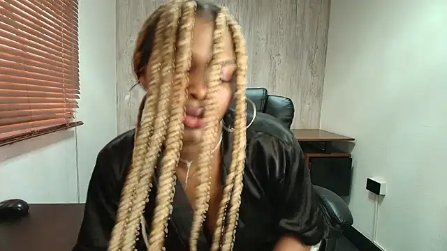 ArianaBeake online show from November 7, 2025, 1:26 pm