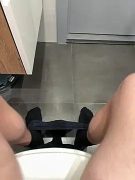 Snapshot of myPriority01 chatting on November 3, 2025, 6:44 pm myPriority01 online show from November 3, 2025, 6:44 pm