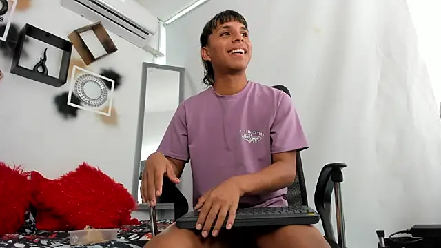 Snapshot of tyler_twink_boy chatting on November 16, 2025, 12:54 pm tyler twink boy online show from November 16, 2025, 12:54 pm