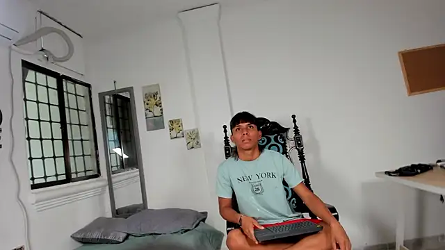 Snapshot of tyler_twink_boy chatting on March 4, 2026, 1:52 pm tyler twink boy online show from March 4, 2026, 1:52 pm